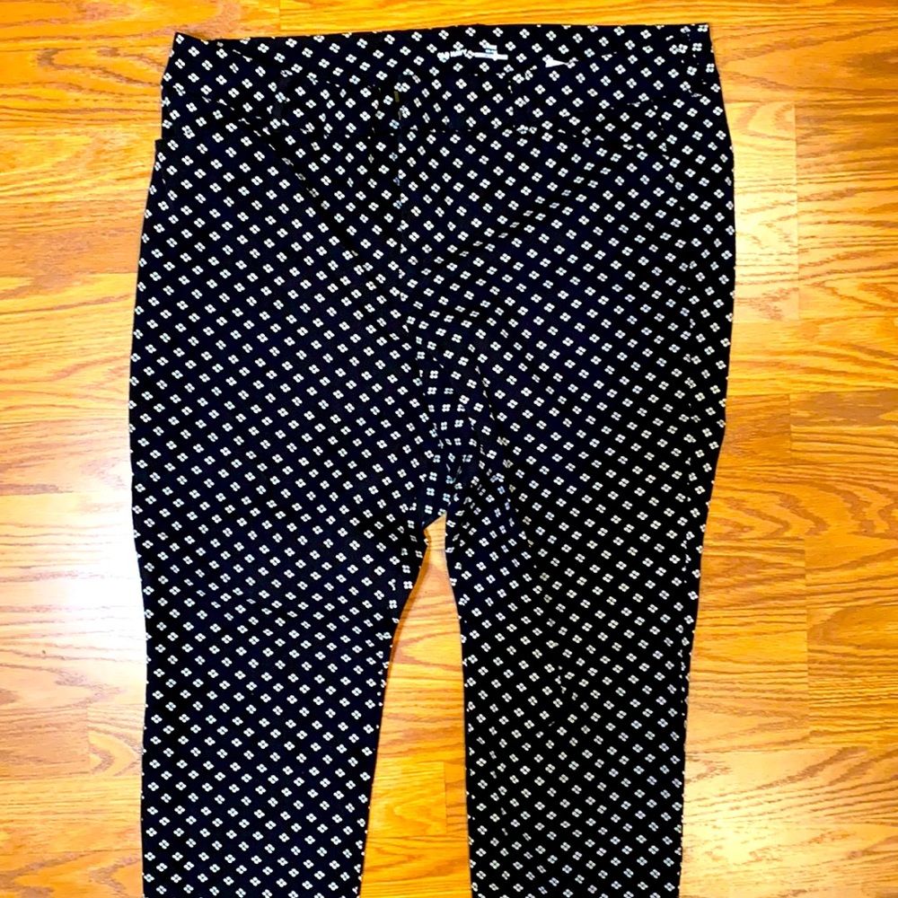 Old Navy Pixie mid rise size 16